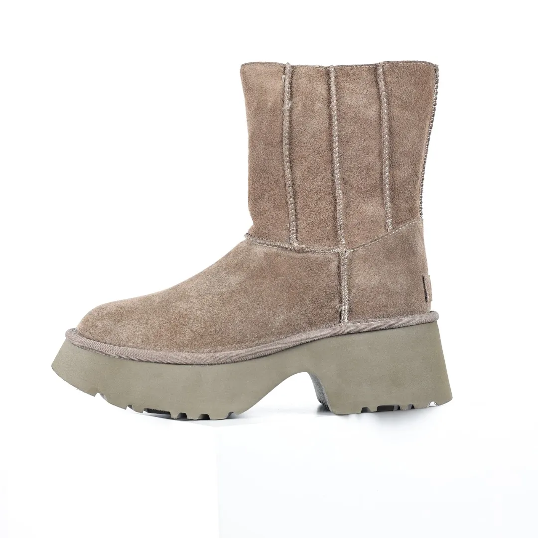 Pick up locally 💰700 Core recommended good price It is a very suitable choice for home furnishings. In the new year, uug launched a series of styles, which are partial to the preferences of young consumers and have also moved to the forefront of fashion trends. Shoe body material: water-repellent coated suede upper, 17 mm UGGPURE™ implantable wool insole, lightweight non-slip and comfortable rubber outsole, with brand LOGO and trademark, with full packaging Size: 35 36 37 38 39 40